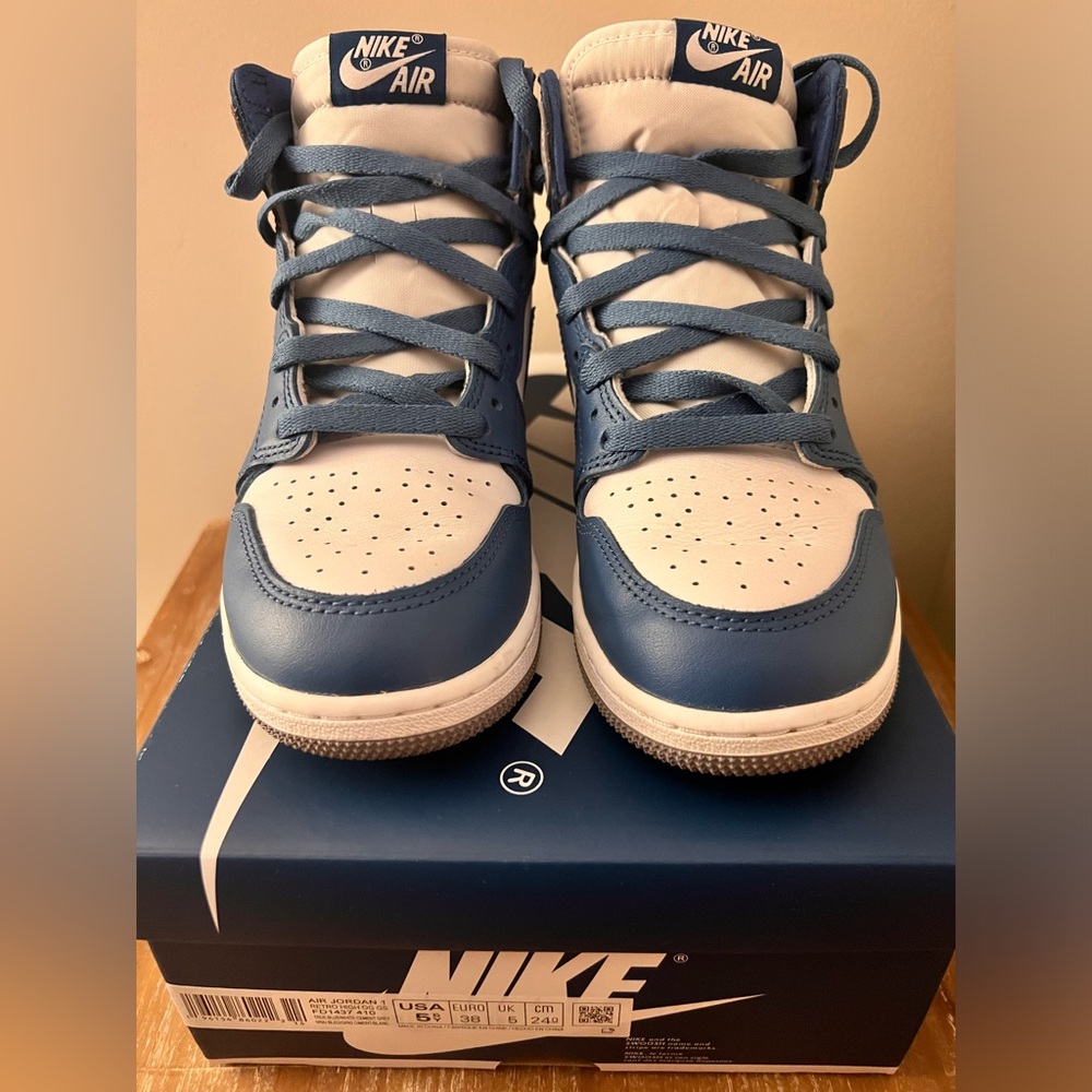 Air Jordan 1 Retro High OG 'True Blue' in Grade School 5.5